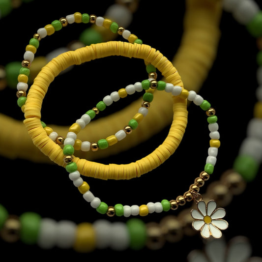 Daisy Daisy stretch bracelet – white enamel daisy beads and seed beads

Handmade floral bracelet with white and yellow enamel daisies – UK made

Single beaded bracelet with enamel flower beads and silver accents

Cheerful daisy-themed bracelet – lightweight stretch design

White seed bead bracelet with enamel flowers – Daisy Daisy by Pxl Nate