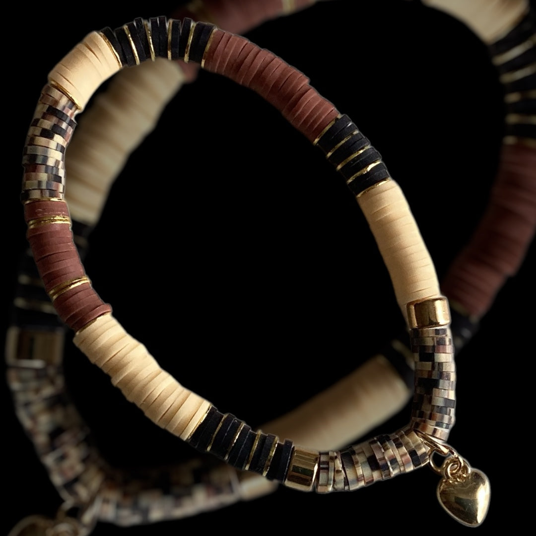 Handmade neutral beaded bracelet with gold heart charm

Terracotta and cream bracelet with gold details

Desert-inspired bracelet with mixed texture beads

